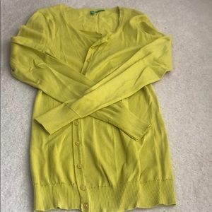 Yellow-green buttoned cardigan